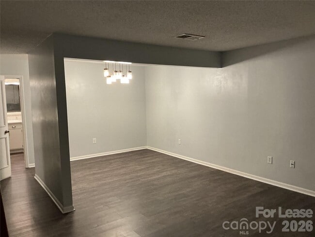 Building Photo - 415 E Broad St