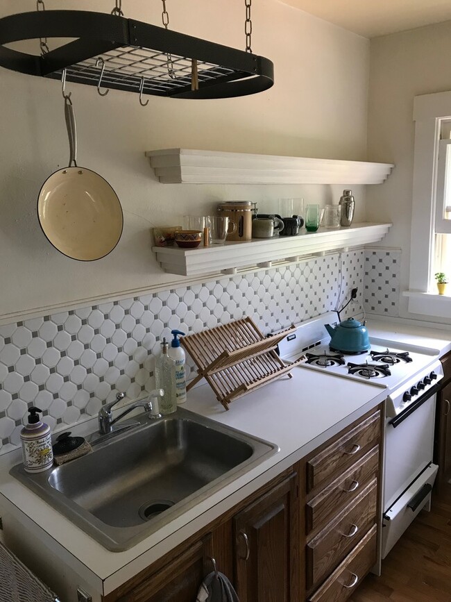 Building Photo - One Bedroom In 4-Plex Close To Chautauqua ...