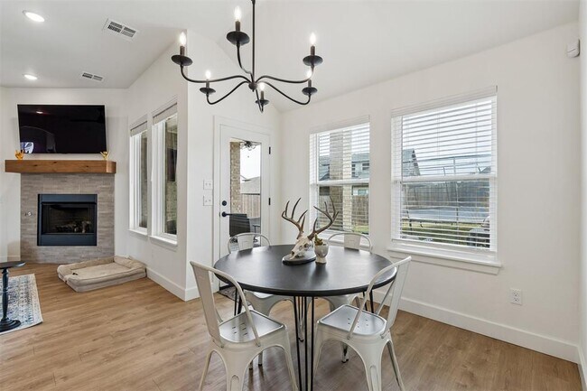 Building Photo - 2232 Los Angeles Ave