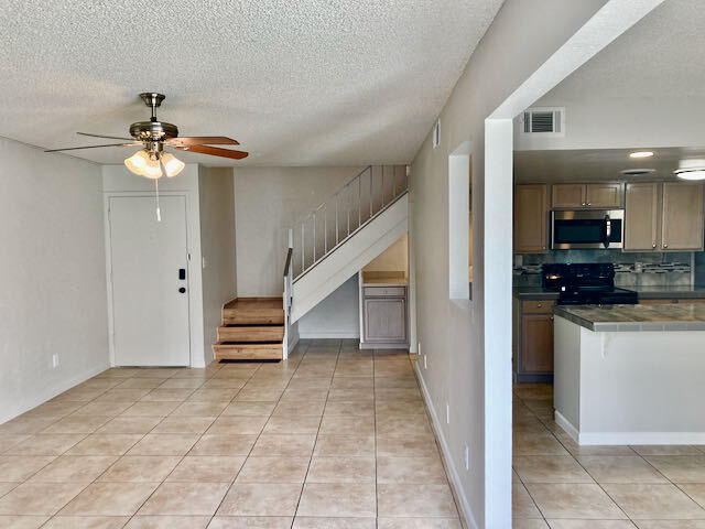 living room - 3416 N 44th St