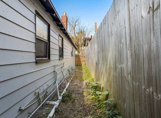 Building Photo - 1519 Carmel Ave