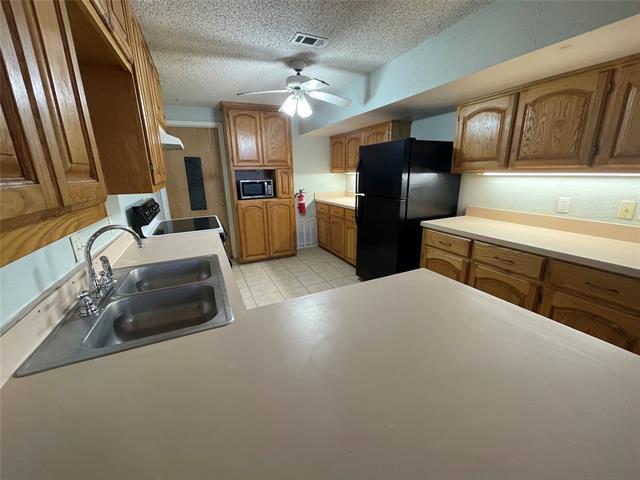 Building Photo - 122 S Main St