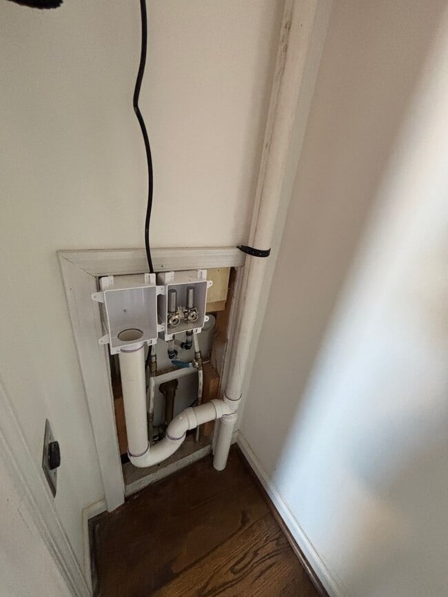 Building Photo - 449 Missimer Ln