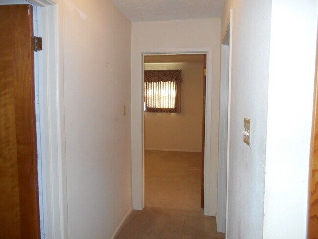 Building Photo - New Flooring in Living/Bedrooms & Other Up...