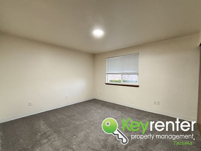 Building Photo - Spacious 3-Bedroom Home in Quiet Lakewood Cul-de-Sac