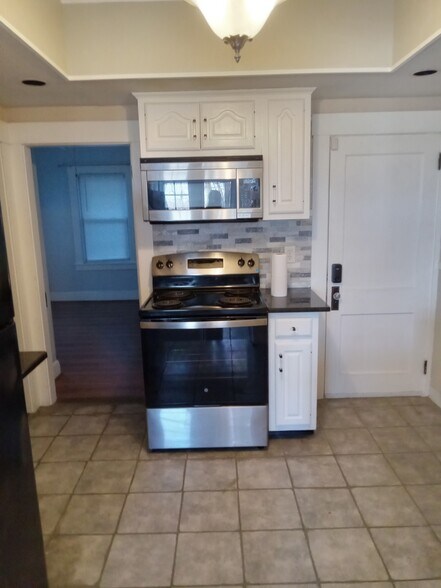 Building Photo - 63 Belmont St