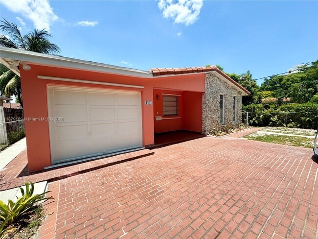 Building Photo - 4101 SW 13th Terrace