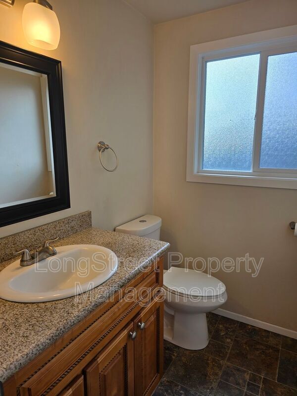 Building Photo - 2911 NW Ashwood Dr