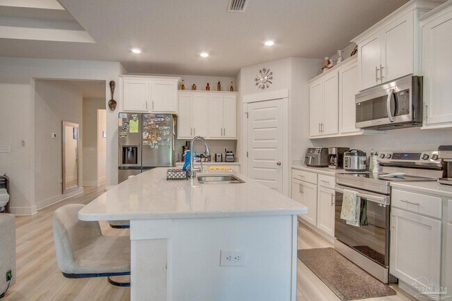 Building Photo - 229 Camellia Dr