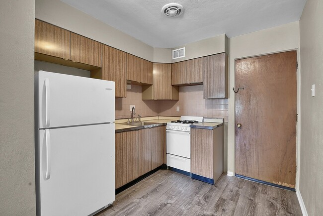 Building Photo - St. Louis Hills Studio