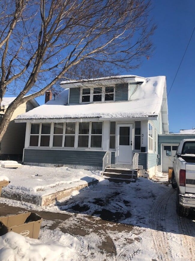 Primary Photo - 311 N Dewey St