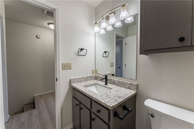 Building Photo - 250 N Madison St