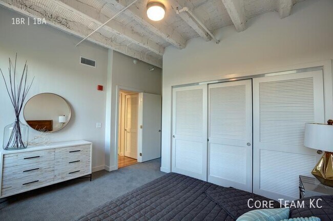 Building Photo - 217 W Pershing Rd
