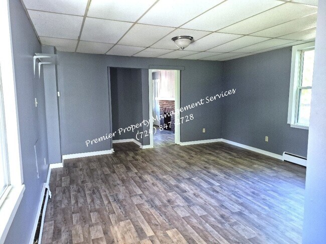 Building Photo - 421 Schiller St