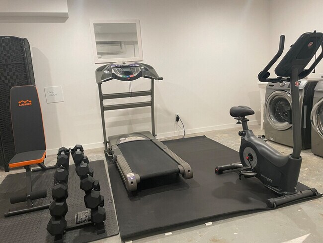 Building Photo - 3201 SW Sherwood Pl