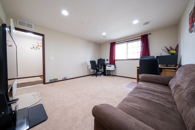 Building Photo - 9570 Jefferson Dr