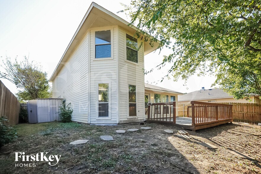 Building Photo - 729 Pace Dr