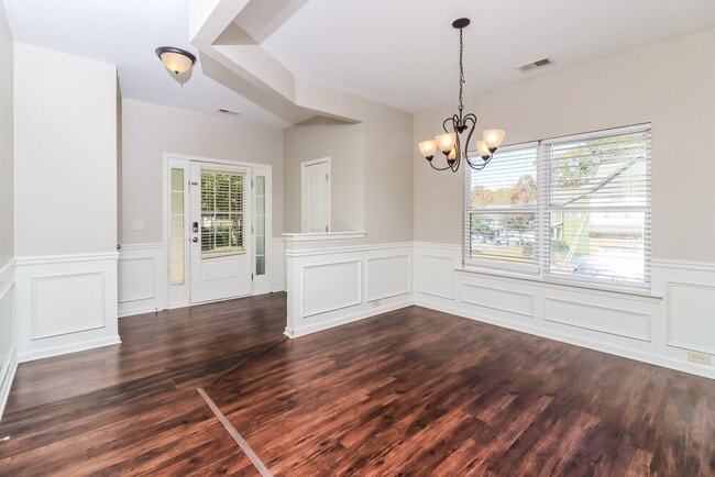 Building Photo - 119 Cessna Dr