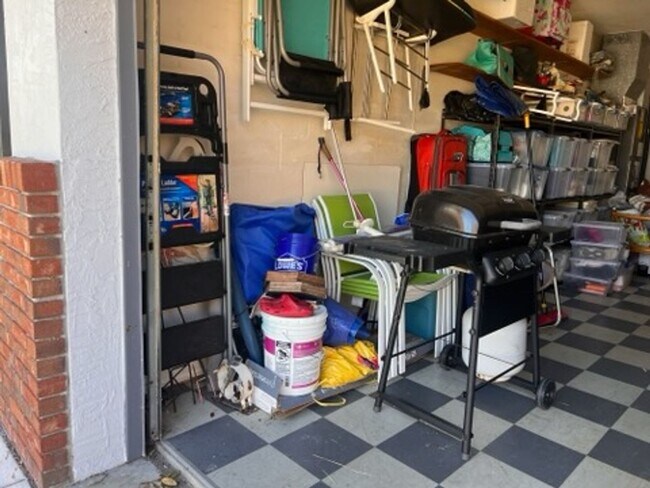 Building Photo - Bring your dog!  2 bedroom, 2 bath, Single family home in South Venice