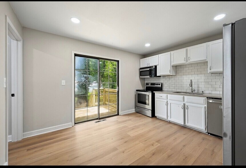 Building Photo - 7317 Elm Ave