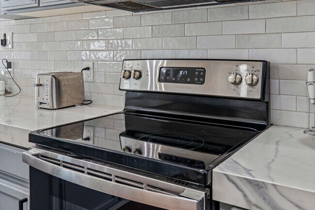 Building Photo - 3 bedroom home for RENT in Turlock - 4403 ...
