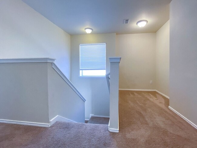 Building Photo - Spacious 4/BR 2.5/BA Two-Story Home with F...