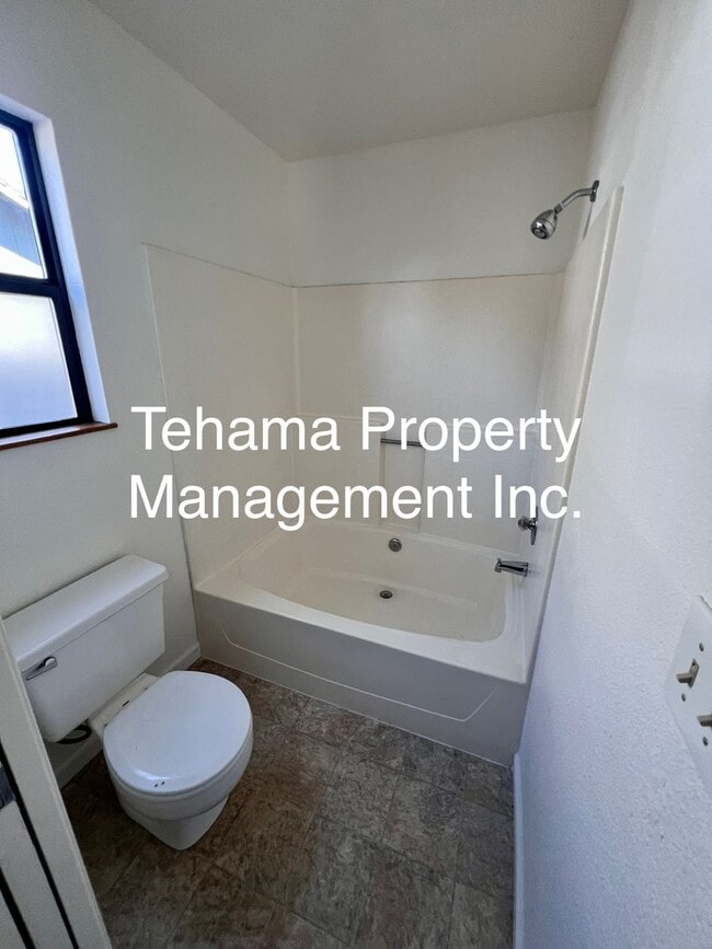 Building Photo - Charming 3 bedroom 2 bath home in the Coun...