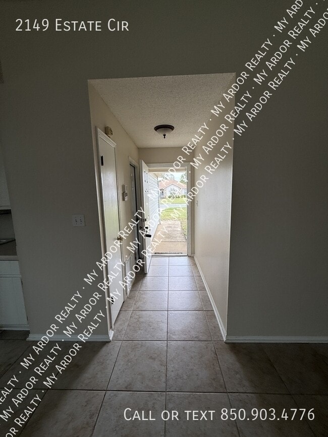 Building Photo - 2149 Estate Cir