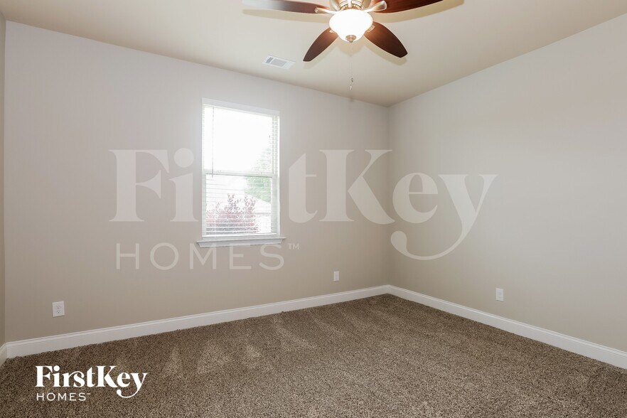 Building Photo - 1022 Yorkshire Dr