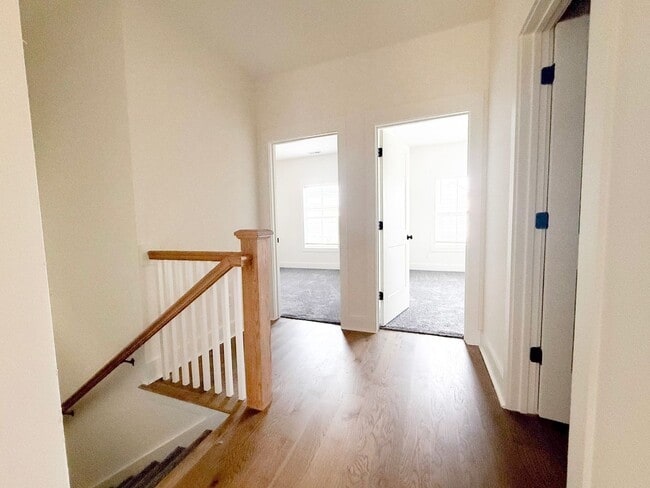 Building Photo - 4-Bedroom HOA Home with Pool Access Near Downtown Cookeville