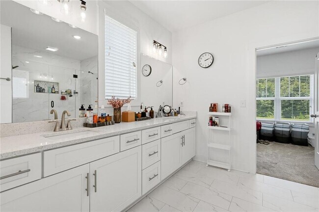 Building Photo - 2049 Chestnut Oak Trl