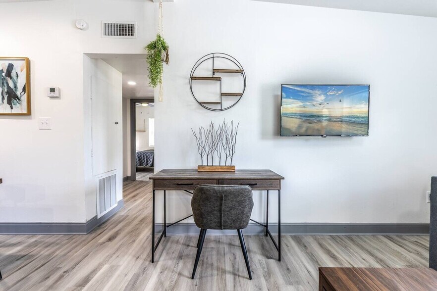 Building Photo - 5343 Hermosa St