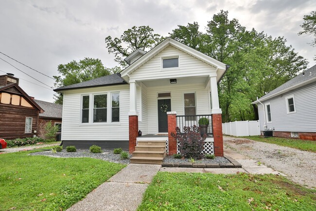 Building Photo - Newly Renovated Single Family Home