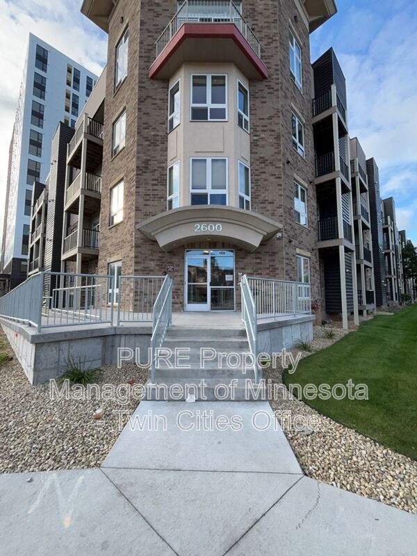 Building Photo - 2600 University Ave SE