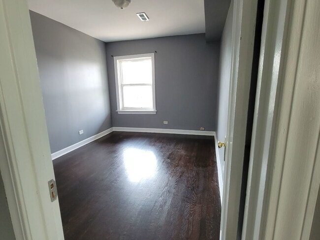 Building Photo - 834 N Christiana Ave