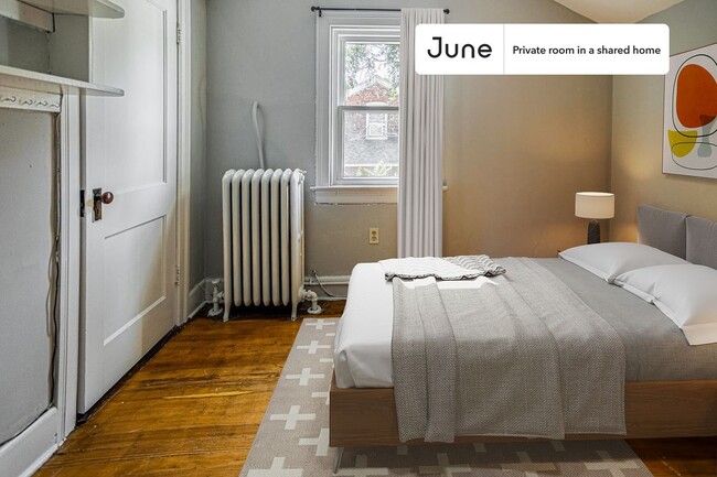 Building Photo - 1214 Michigan Ave NE