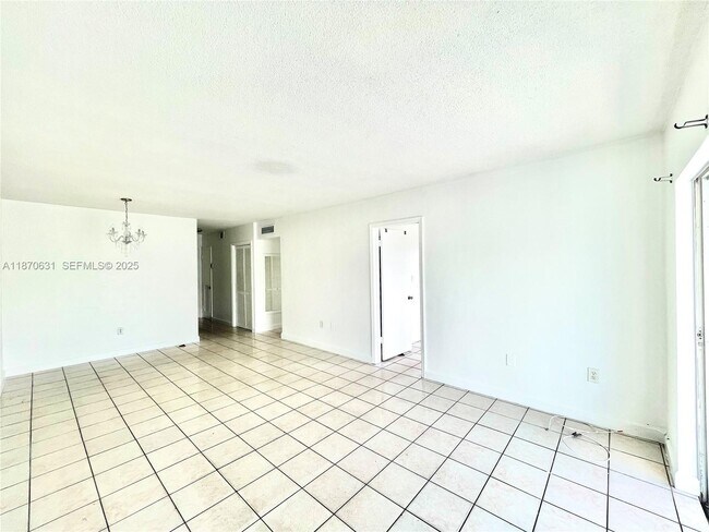 Building Photo - 110 Royal Palm Rd