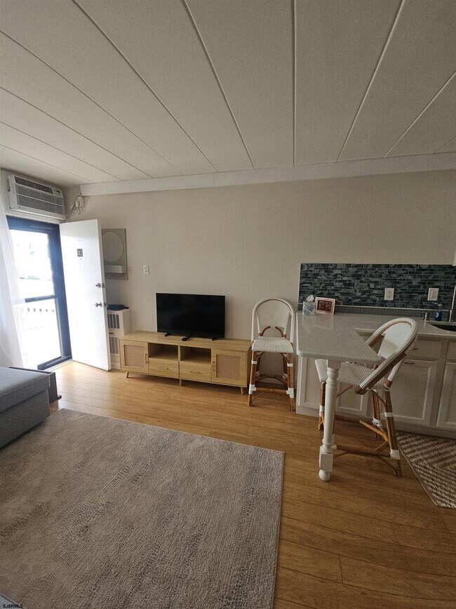 Building Photo - 9401 Pacific Ave