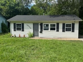 Building Photo - Newly Renovated Three Bed/One Bath