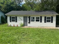 Building Photo - Newly Renovated Three Bed/One Bath