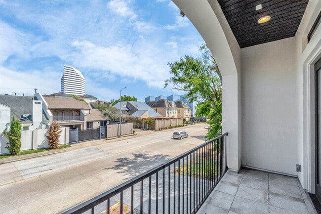 Building Photo - 5735 Winsome Ln