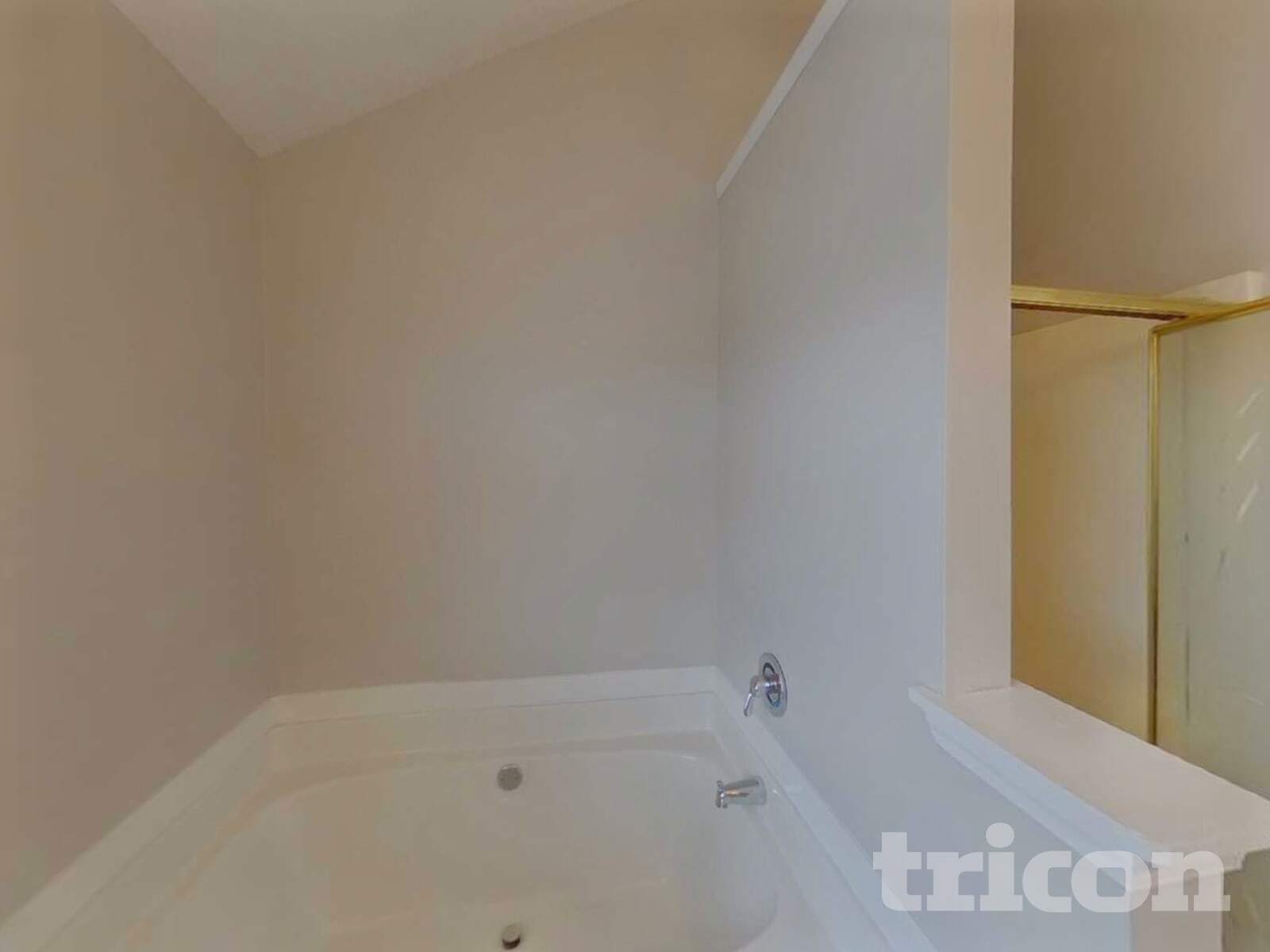 Building Photo - 3250 Diamond Blf