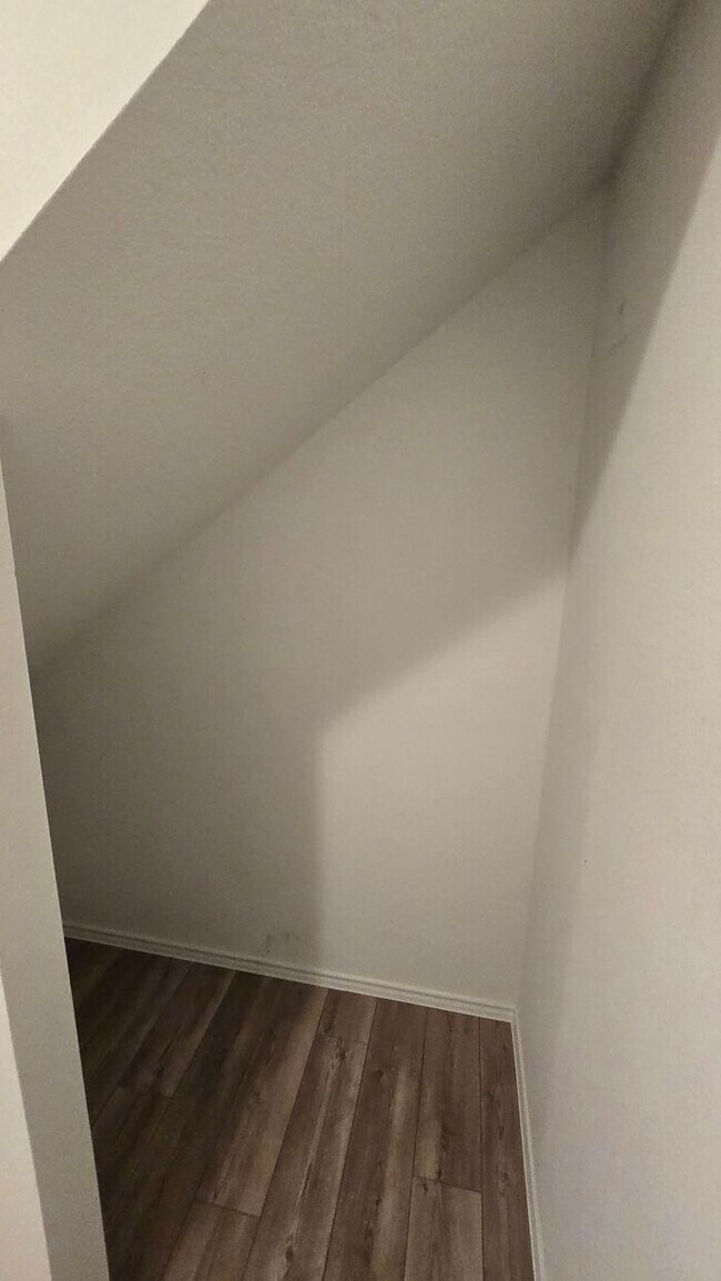 Building Photo - Move-In Special: $500 Off on 2nd Month’s R...