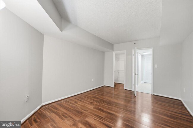 Building Photo - 1001 N Randolph St