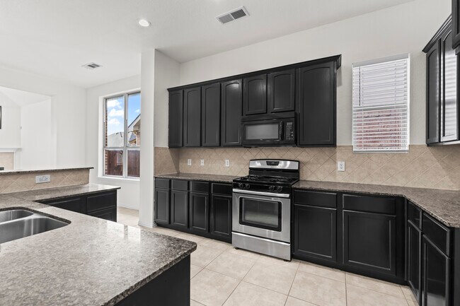 Building Photo - Lake Ridge