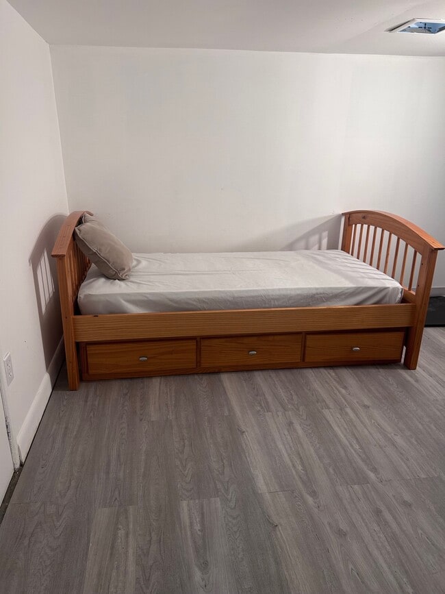 Building Photo - 42 Ella St