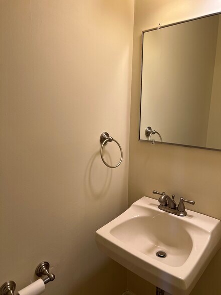 Building Photo - 782 Allenview Dr