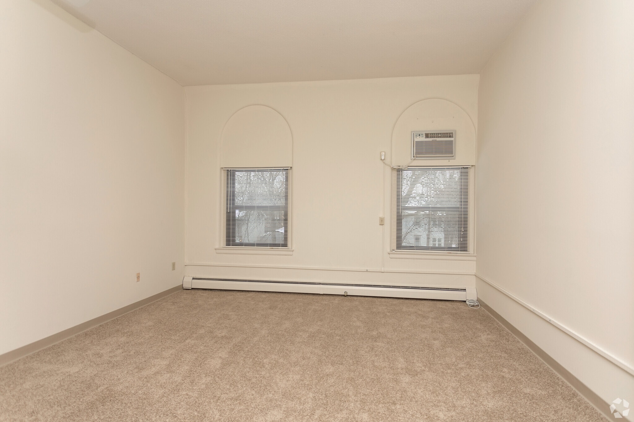 1BR, 1BA - 570 - 1,210SF - Stonehouse Square Apartments