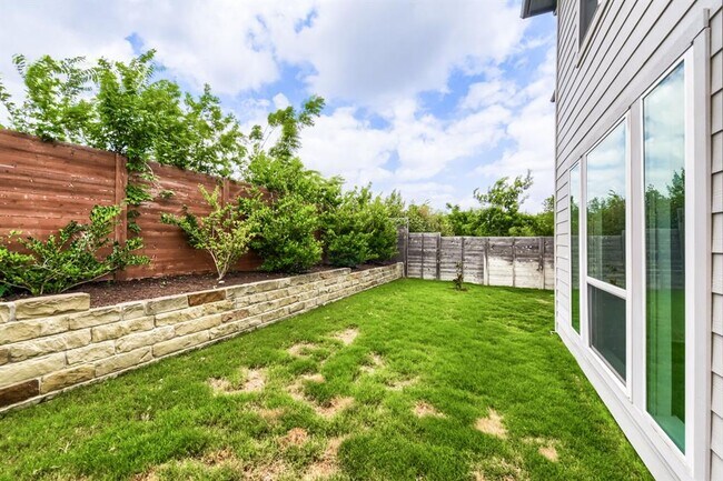 Building Photo - 1505 Seeger Dr