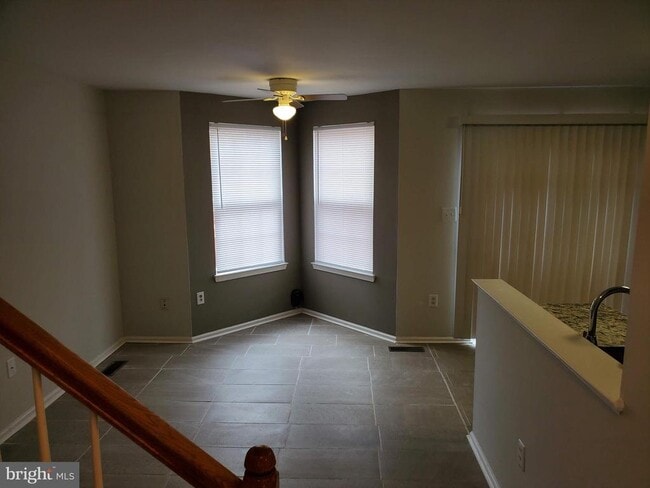 Building Photo - 3344 Vineland Pl